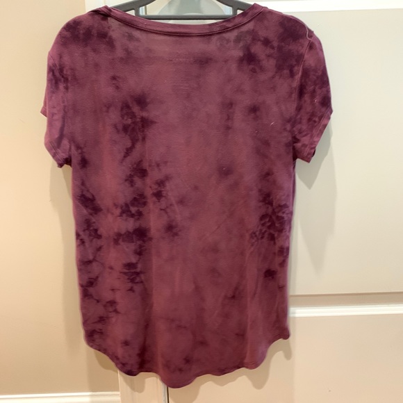 Maroon v neck tee shirt - Picture 2 of 3